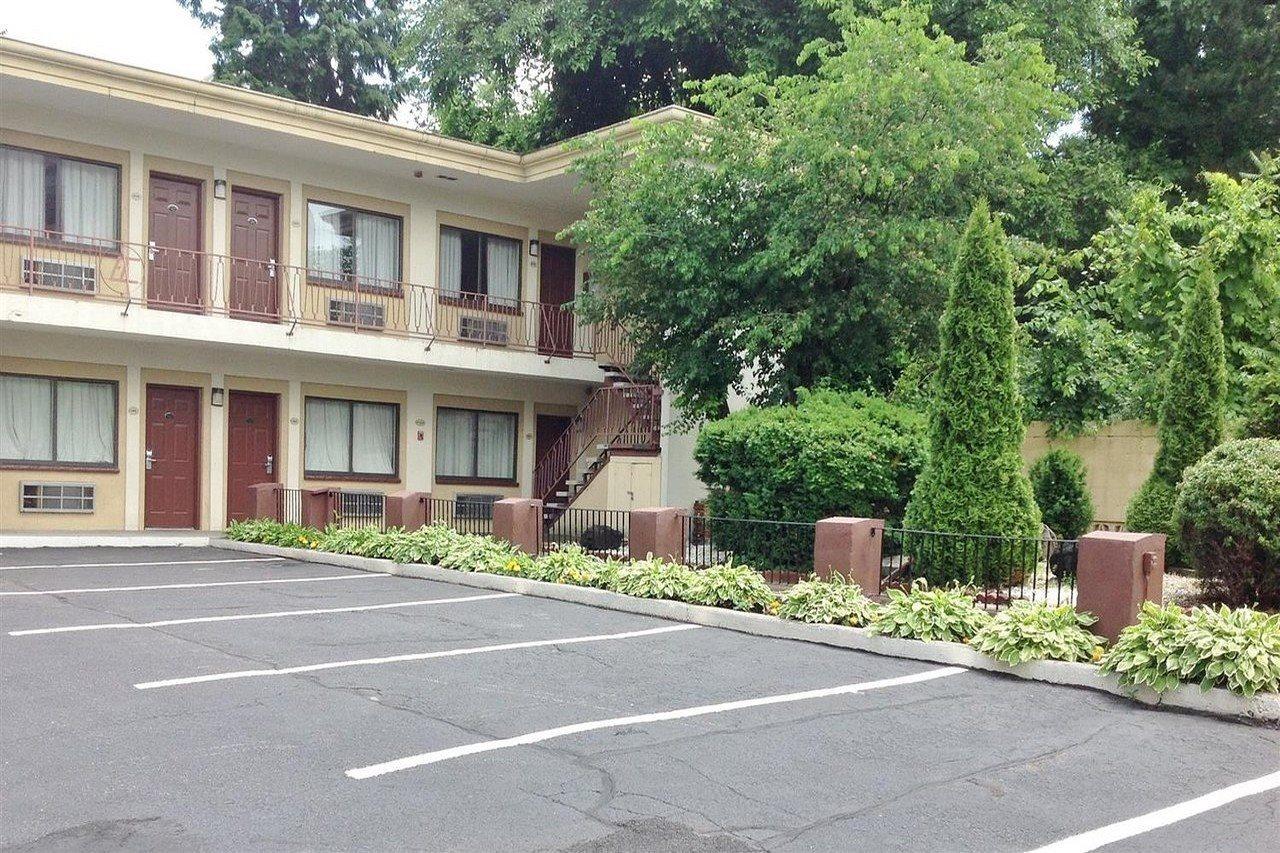 Executive Inn Schenectady Downtown Exterior photo